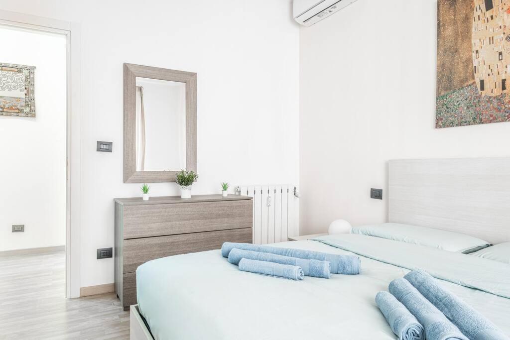 Artistic House Navigli-Duomo Netflix & Design Apartment Milan Luaran gambar