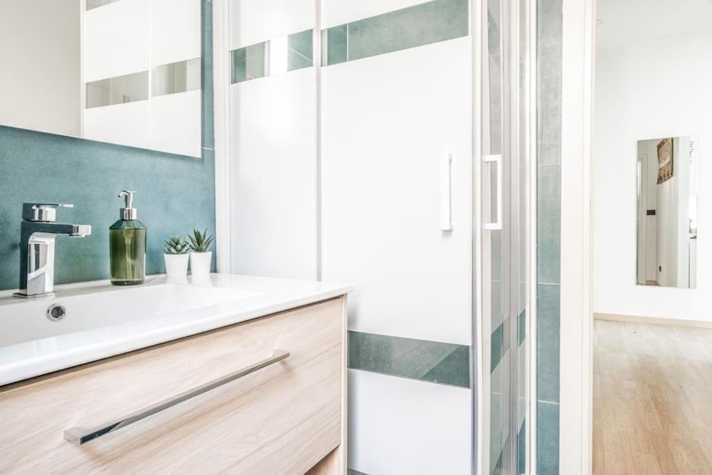 Artistic House Navigli-Duomo Netflix & Design Apartment Milan Luaran gambar